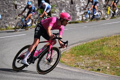 'Who can ride non-handed the longest' – Britain's Max Walker sets Tour de France challenge up Alpe d'Huez