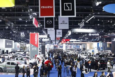 Car production target hit by Mideast war