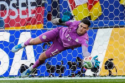 Manchester United expected to sign World Cup hero goalkeeper: report