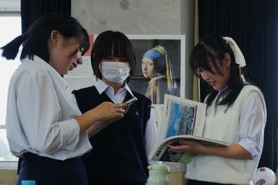 Young Japanese artists turn school blackboards into a hit medium for creativity
