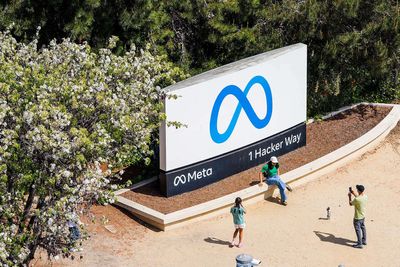 Meta quits clean energy pledge amid gas-powered data center push