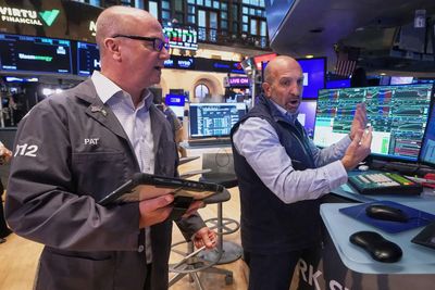 Stocks mixed as oil prices pause climb but yields hover near highs