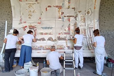 Pompeii fresco that tells mythical love story restored from fragments