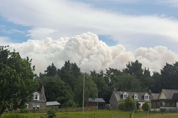 Residents staying put in village near Cairngorms wildfire criticise response