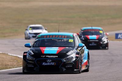 BTCC Thruxton: Proctor substitutes for unwell Osborne, Smiley tops practice