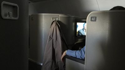 LA man accuses fellow American Airlines passenger of stealing his first class seat. Then she says she’s going to UCLA