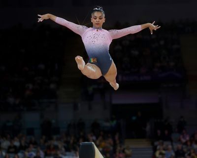 Abi Martin snatches Commonwealth bronze for England in gymnastics team final