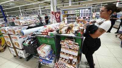 Pesticides, cadmium, PFAS: France reckons with the hidden toxins in food (1/2)