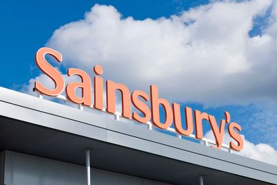 Sainsbury’s strikes deal with British salad producers to tackle food shortage fears