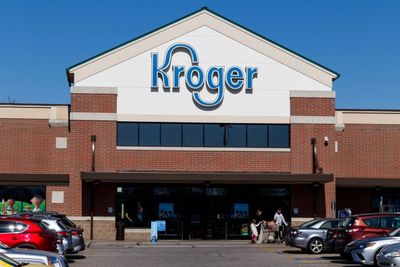 6 Times Kroger’s New Grocery Rewards Beat Fuel Points