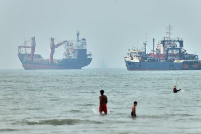Oil prices ease after US and Iran pause their attacks
