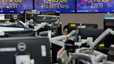 South Korean shares turn lower as chipmakers fall ahead of earnings