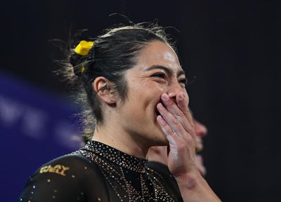 Georgia Godwin overcomes ‘horrible’ injury to win gymnastics gold as Australian swimmers dominate in Glasgow