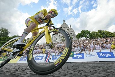 Huge crowds and glorious chaos outside the Sacre Coeur – the 2026 Tour de France ends in style in Montmartre