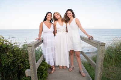 Hamptons Fashion Decoded: Summer Outfit Ideas for Every Beach Day and Dinner Date