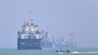 US and Iran hold fire for third night as talks given 'space'