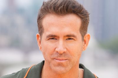 Ryan Reynolds walks the floor at Comic-Con dressed as Deadpool