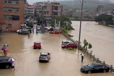 Stranded tourists evacuated from China's famed Jiuzhaigou World Heritage site after mudslides, heavy rain