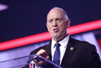 Trump Border Chief Says ICE Officer in Fatal Maine Shooting Should Not Have Passed Background Checks