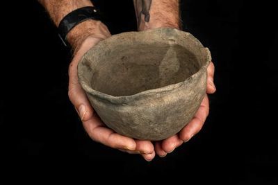 In the 1600s, a Native American clay pot was buried at a Spanish mission in Florida. Around 400 years later, archaeologists were stunned to find it intact