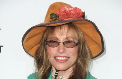 Carly Simon shares Parkinson's disease and cancer diagnoses