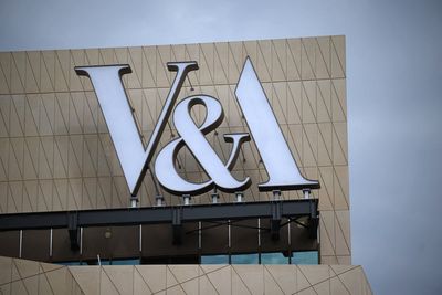 V&A museum staff to vote on strike action over heatwave conditions and pay