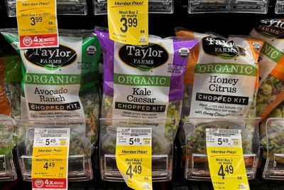 Not ‘standard’ for Taylor Farms to seek White House intervention in ‘diarrhea lettuce’ recall, ex-FDA chief says