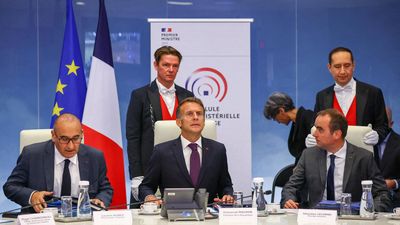 Macron rallies government response as wildfires ravage south-west France