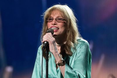 Singer Carly Simon diagnosed with Parkinson’s disease and skin cancer