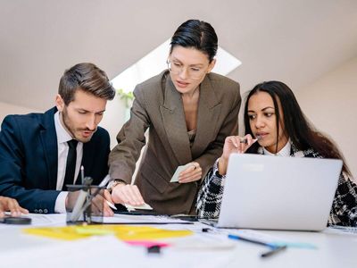 He didn't work longer hours or have more experience, these three everyday workplace habits helped him land three promotions in just 15 months