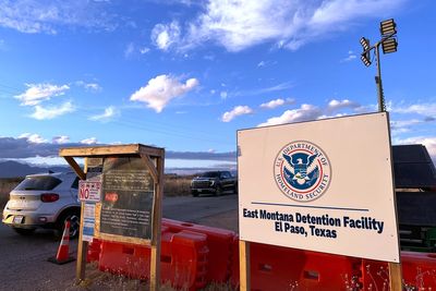 ICE extends no-bid contract for major detention center in Texas, rejecting calls for closure