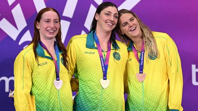 Mollie outgunned, Aussies reach new heights in Glasgow