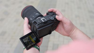Canon keeps launch promise as its newest full-frame camera finally gets first firmware update