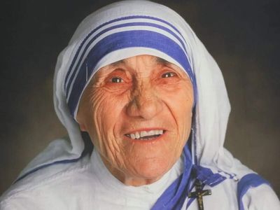 Quote of the day by Mother Teresa, 'If you can't feed a hundred people, then feed just one' shows timeless powerful inspiring motivational life lesson that one act of kindness can change the world