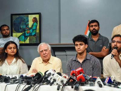 Kapil Sibal donates Rs 1 crore to CJP for students booked over protests