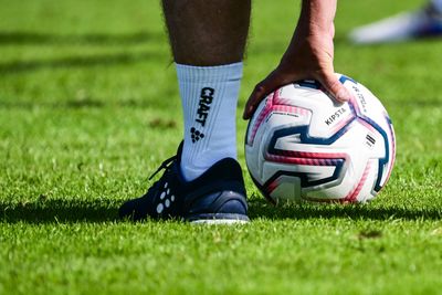 An On-Field Melee Between Players Left a Female Referee Concussed, Revealing the Hidden Risks of Blunt-Force Sports Injuries