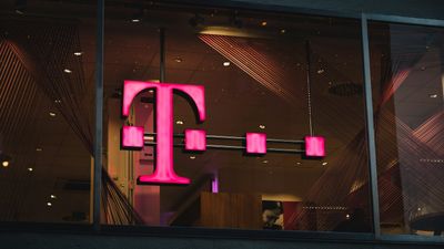 'SOS Only' on T-Mobile Phone? Here's Why It Happened During the Nationwide Outage