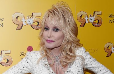 Dolly Parton's brother dies
