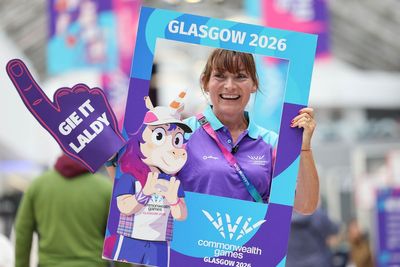 Lorraine Kelly gets ‘stuck in’ as Commonwealth Games volunteer in Glasgow