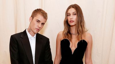 Justin and Hailey Bieber’s Living Room Proves Sculptural Furniture Is the Key to Warm Minimalism – They Rely on Fluid Silhouettes