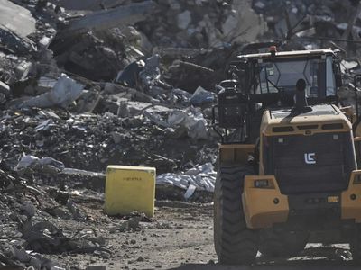 Israel's yellow line, a shifting edge of war pushing Gazans from home
