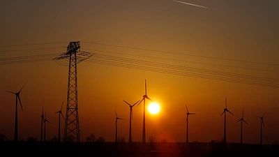 Wind, solar and heat pumps offer EU escape from LNG dependence by 2030, study says