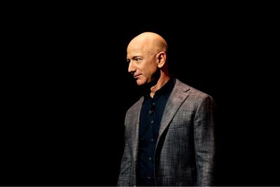 Taxpayers 'Subsidising Starvation Wages' as Amazon Spends $200bn on AI Whilst Food Stamps Triple
