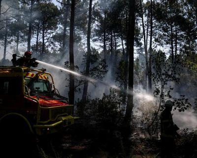 Almost 4,000 people evacuated from tourist sites near Bordeaux as wildfires rage in France and Spain