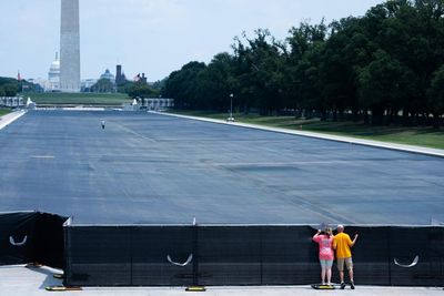 Witness says Lincoln Memorial pool was damaged before alleged vandalism