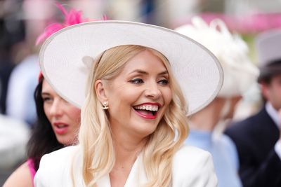 Holly Willoughby uses £800 cookware set on new YouTube show