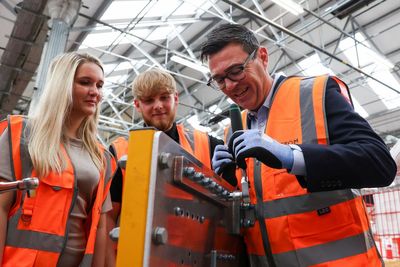 Parents on universal credit offered up to £4,500 a year to help teenagers into apprenticeships