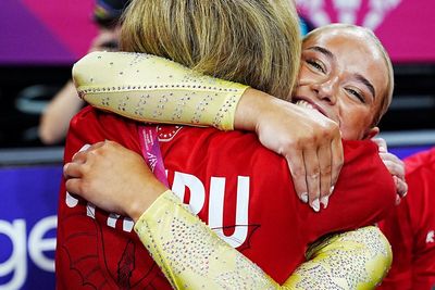 Evans and Whitehouse shine as home nations win four Commonwealth Games gymnastics medals on final day