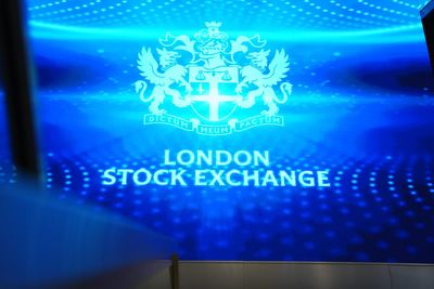 Earnings tonic boosts FTSE 100 as oil falls back