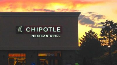 California man waits in line for Chipotle meal. Then he looks at what was allegedly being scooped into his bowl and choose to walk out